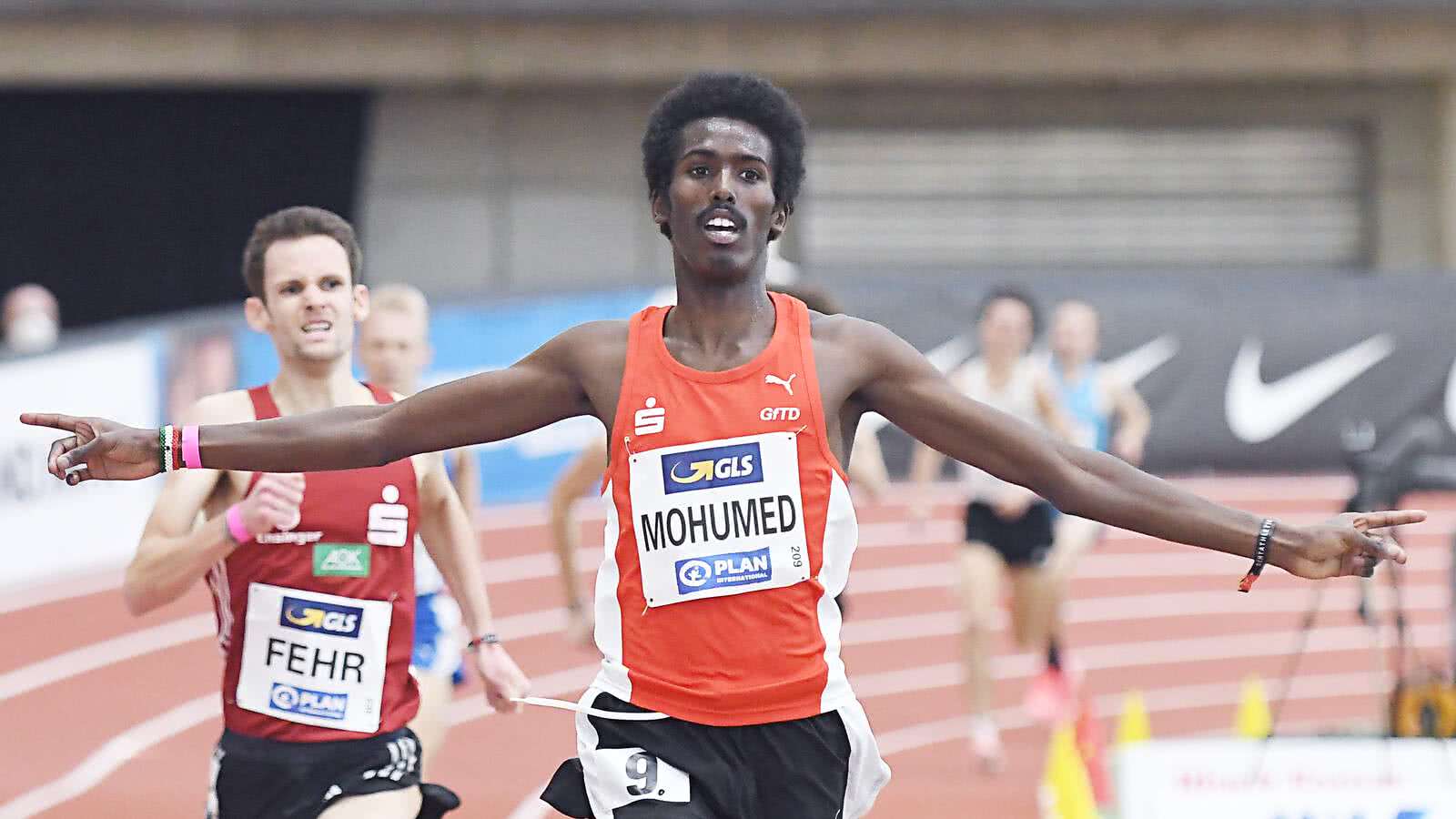 Mohamed Mohumed mit phantastischer Bestzeit über 5.000Meter Fußball