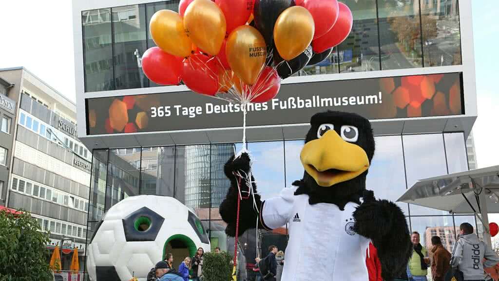 Deutsches Fußballmuseum mit Paule