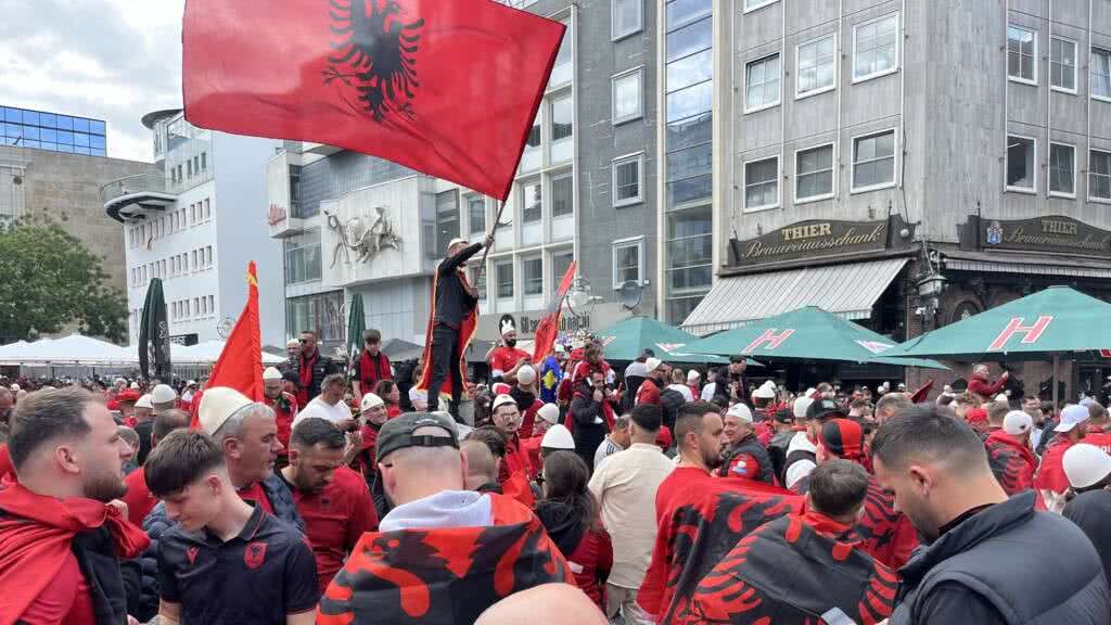 Albanische Fans in Dortmund 