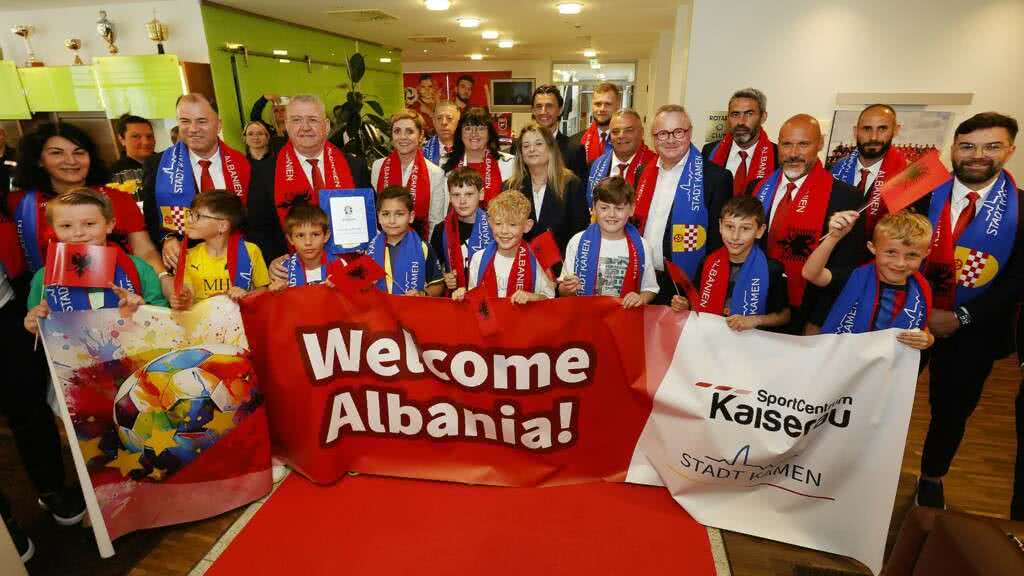 Begrüßung albanische Nationalmannschaft