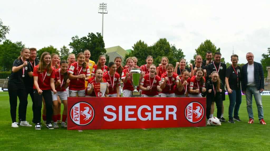 Westfalenpokal B-Juniorinnen FSV Gütersloh Siegerbild