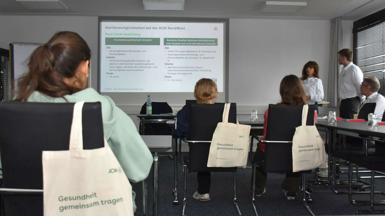 AOK NordWest zu Gast bei der U19-Auswahl