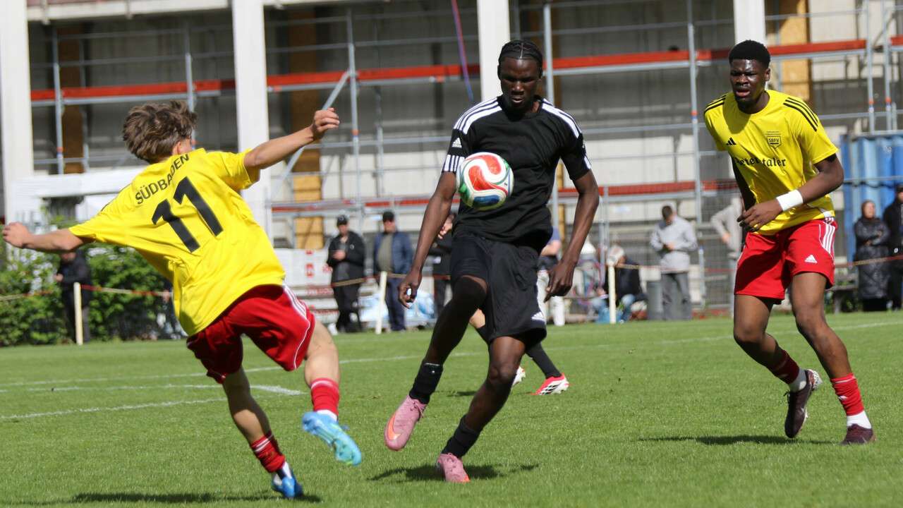 Sieg und Platz zwei für U16-Junioren
