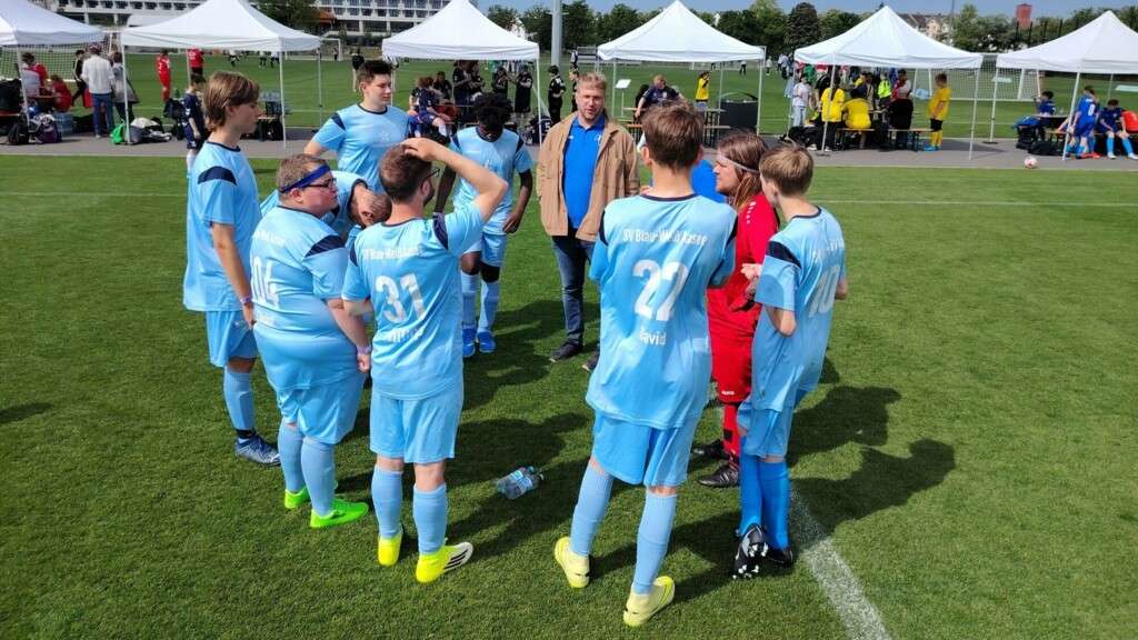 Blau Weiß Aasee beim FußballFreunde-Cup aus dem Campus_Mannschaftsbesprechung